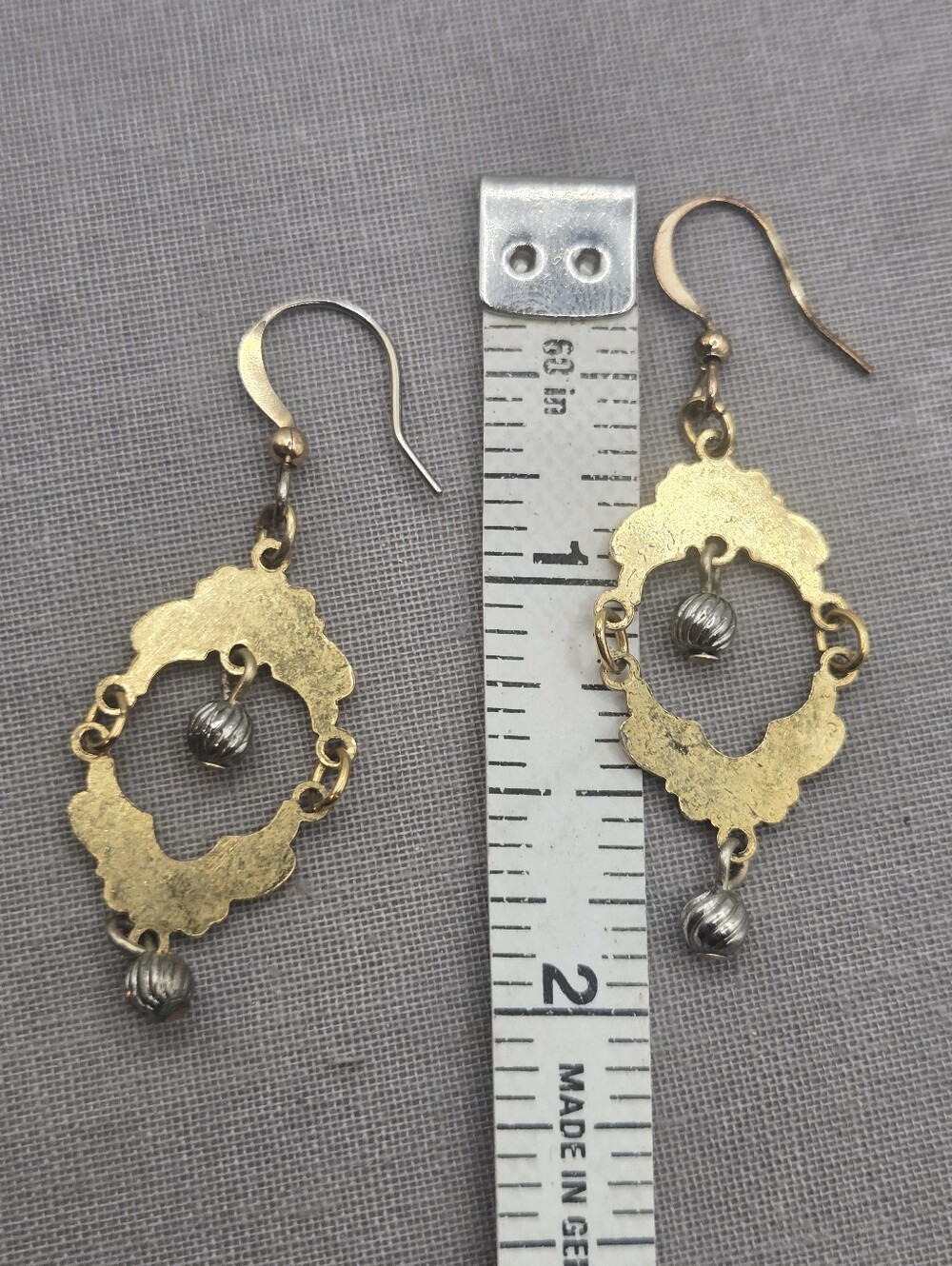 Gold Scroll Filigree Frame Earrings Victorian Revival Whimsigoth Chandelier VTG - Picture 4 of 4
